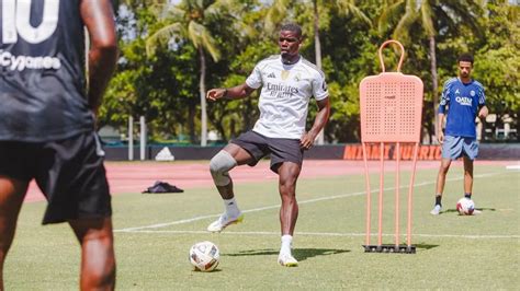Paul Pogba ünneplés közben Juventus mezben