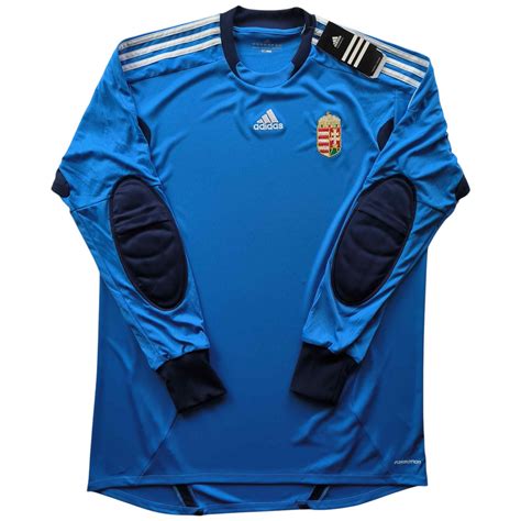 Kapus védőfelszerelésben