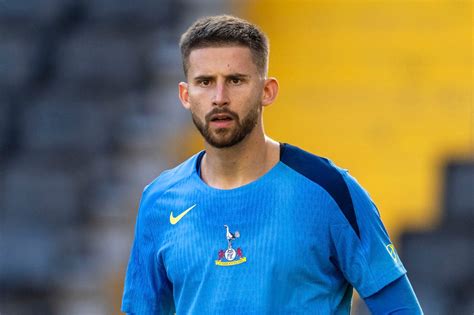 Guglielmo Vicario baseballsapkában