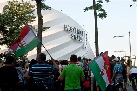 Telt házas stadion hangulata