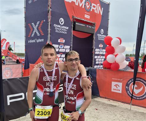 Triatlon versenyen résztvevő sportoló