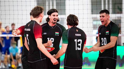 A magyar válogatott a dobogón az ezüstéremmel a 2000-es sydney-i olimpián