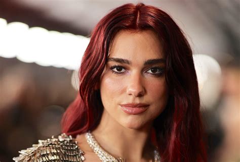Dua Lipa portré