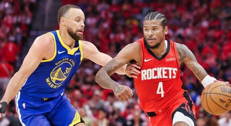 Kosárlabda játékosok akcióban egy Golden State Warriors - Houston Rockets meccsen