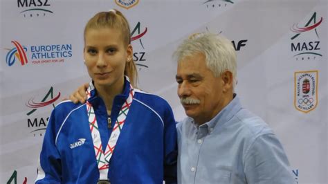 Maratoni futók a fóti főtéren