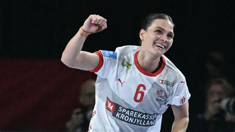 Helena Elver, a dán válogatott irányítója