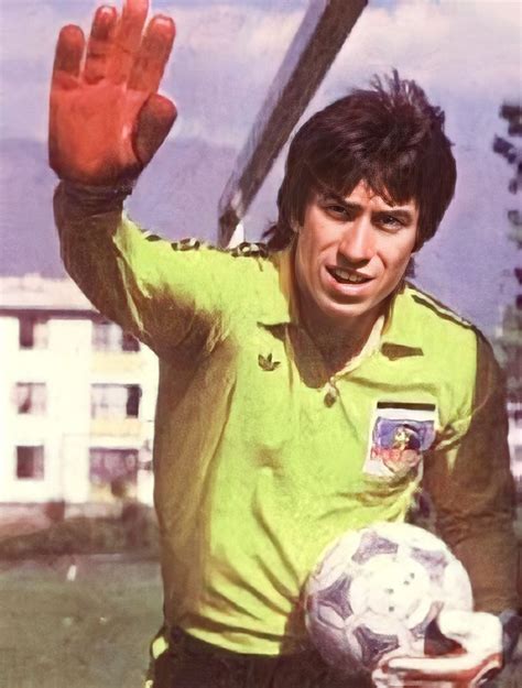 A Maracanában bedobott petárda a chilei kapus, Roberto Rojas közelében