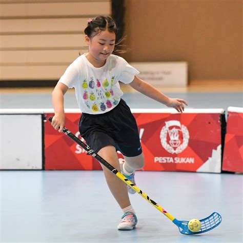 Pedagógusok floorball továbbképzésen