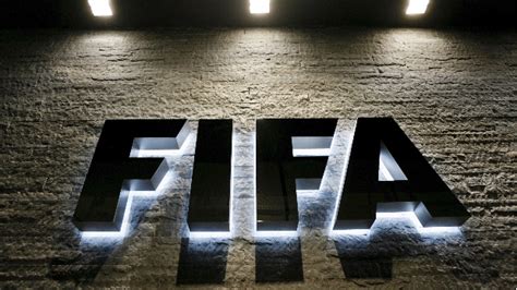 FIFA logó és a szervezet székháza Zürichben