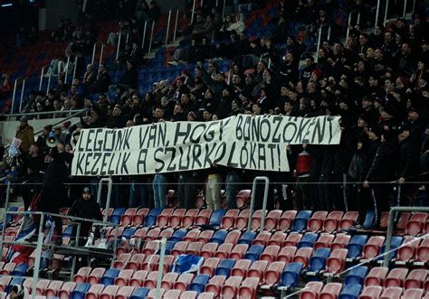 Vidi szurkolók a lelátón