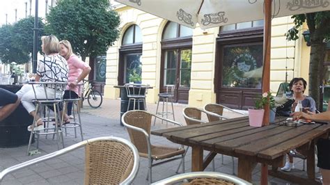 Kávézó és romkocsma a Klauzál utca környékén