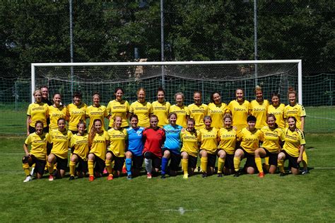 A Mariahilf FC női csapata a szivárványos szimbolikával