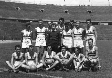A Debreceni Törekvés csapata az 1955-ös bajnoki győzelem után