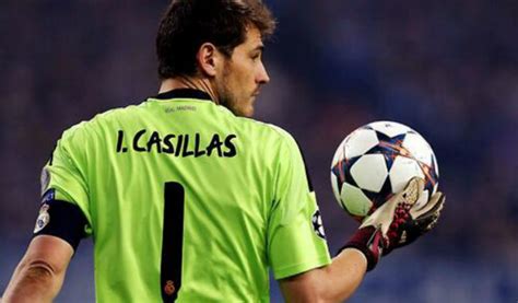 Iker Casillas az 1-es mezben