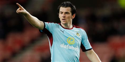 Joey Barton mezben, akció közben egy Premier League mérkőzésen