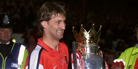 Tony Adams, mint edző a kispadon