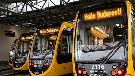Labdarúgó mérkőzés pillanata Üzbegisztán és Szaúd-Arábia között