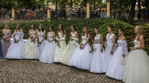 Az Anna-bál Balatonfüreden, a Vaszary Galéria vagy a Gyógy tér környékén
