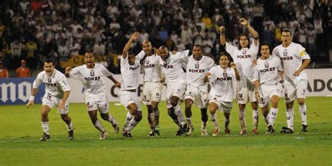 Once Caldas csapatának ünneplése a Libertadores Kupa győzelem után