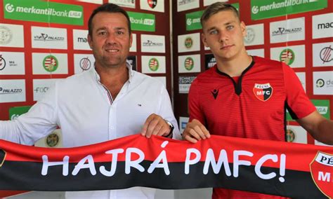 PMFC utánpótlás csapat edzésen vagy mérkőzésen