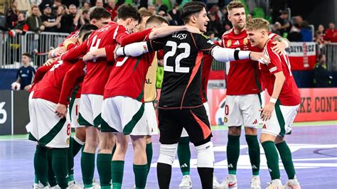 Magyar futsalválogatott ünneplés közben