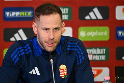 Gulácsi Dominik kapusmozdulatokat gyakorol