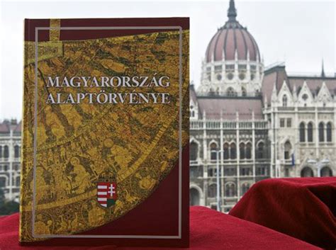 Magyar Alaptörvény könyv