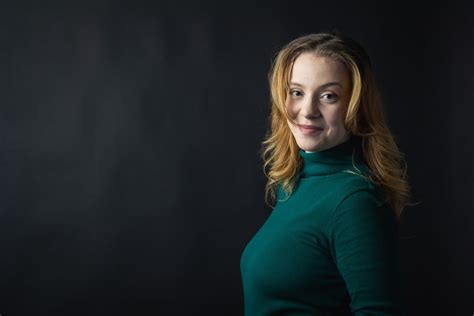 Kiss Nikolett támadásban, lövésre készülve