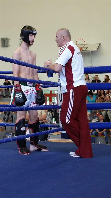 Zrínyi Miklós kick-box edző tanítványaival