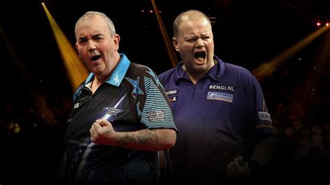 Phil Taylor és Raymond van Barneveld a 2007-es döntőben