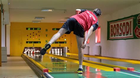 magyar tekézők a pályán