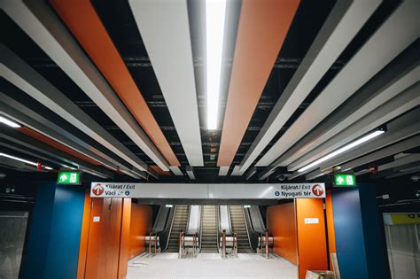 Nyugati pályaudvar metróállomás bejárat a felújítás alatt