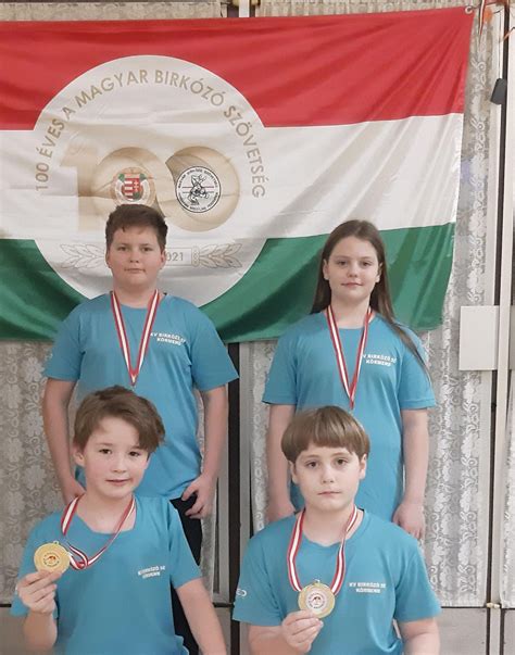 Közönségdíjat átvevő slammer egy nemzetközi versenyen