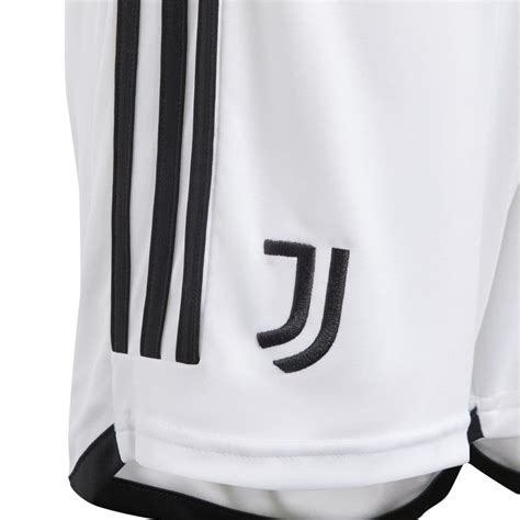 Juventus baba mez és rövidnadrág részlet