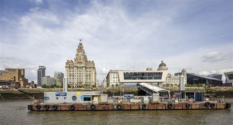 Liverpool panoráma a Mersey folyóval