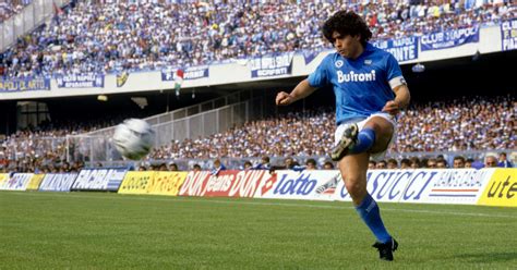 Diego Maradona ikonikus pillanatai egy futballmeccsen