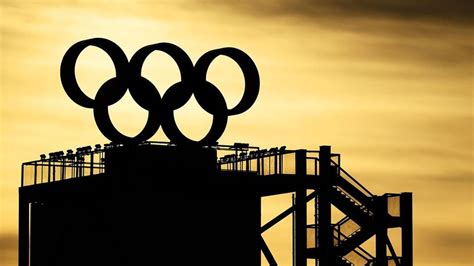 Olimpiai karikák röplabda labdával