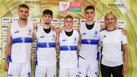 U20 kosárlabda csapat ünnepli a bajnoki címet