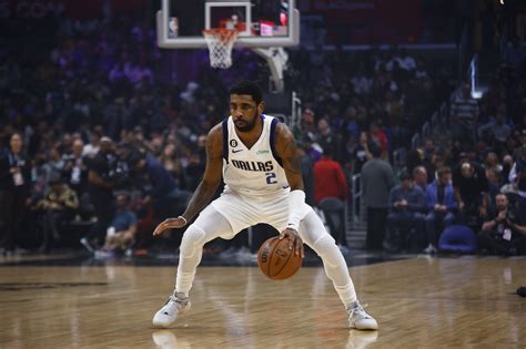 Kyrie Irving fiatalkori képe kosárlabda mezben