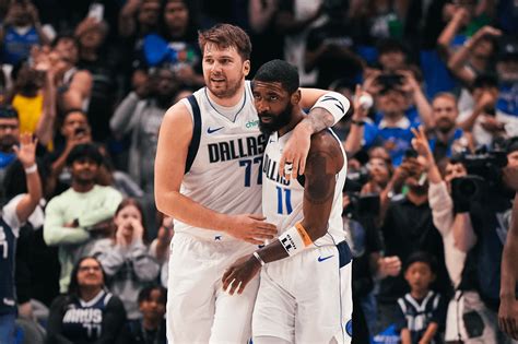 Kyrie Irving és Luka Dončić a Dallas Mavericks mezében