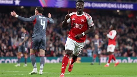 Az Arsenal szurkolói ünneplik a csapat győzelmét.