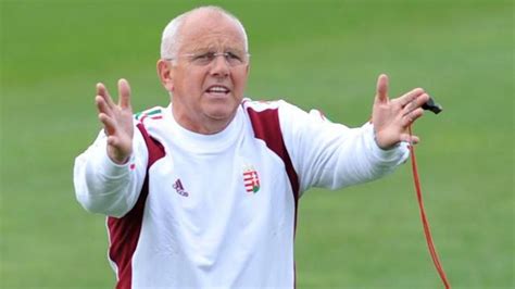 Egervári Sándor edző a Dunaferr élén