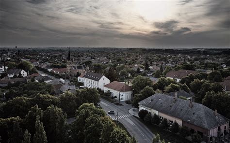 Afrikai városi látkép fejlődő infrastruktúrával