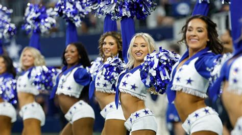 A Dallas Cowboys Cheerleaderek ikonikus fellépése egy mérkőzésen