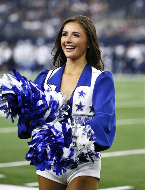A Dallas Cowboys Cheerleaderek csapata a 2023-24-es szezonban