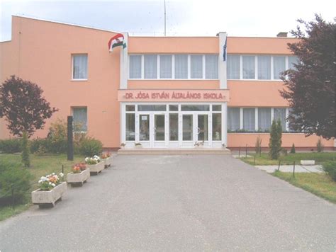 Iskolák listája és szabad helyek