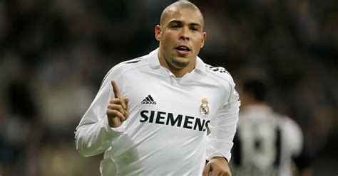 Ronaldo Nazário ünnepli a gólját