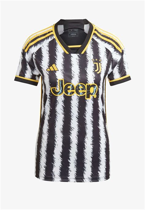 Különböző stílusú Juventus férfi polók