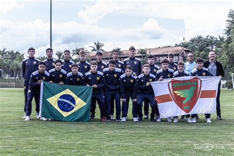 A Brasilis FC logója és stadionja