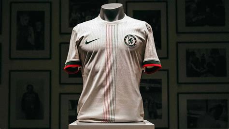A Chelsea 1974-75-ös idegenbeli meze, magyar nemzeti színekkel